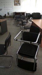 Офисный стул для посетителей Сильвия без подлокотников с хромированным основанием