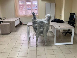 O.MO-SRR-3.8 Стол рабочий руководителя на О-образном м/к и O.TM-3 Тумба мобильная